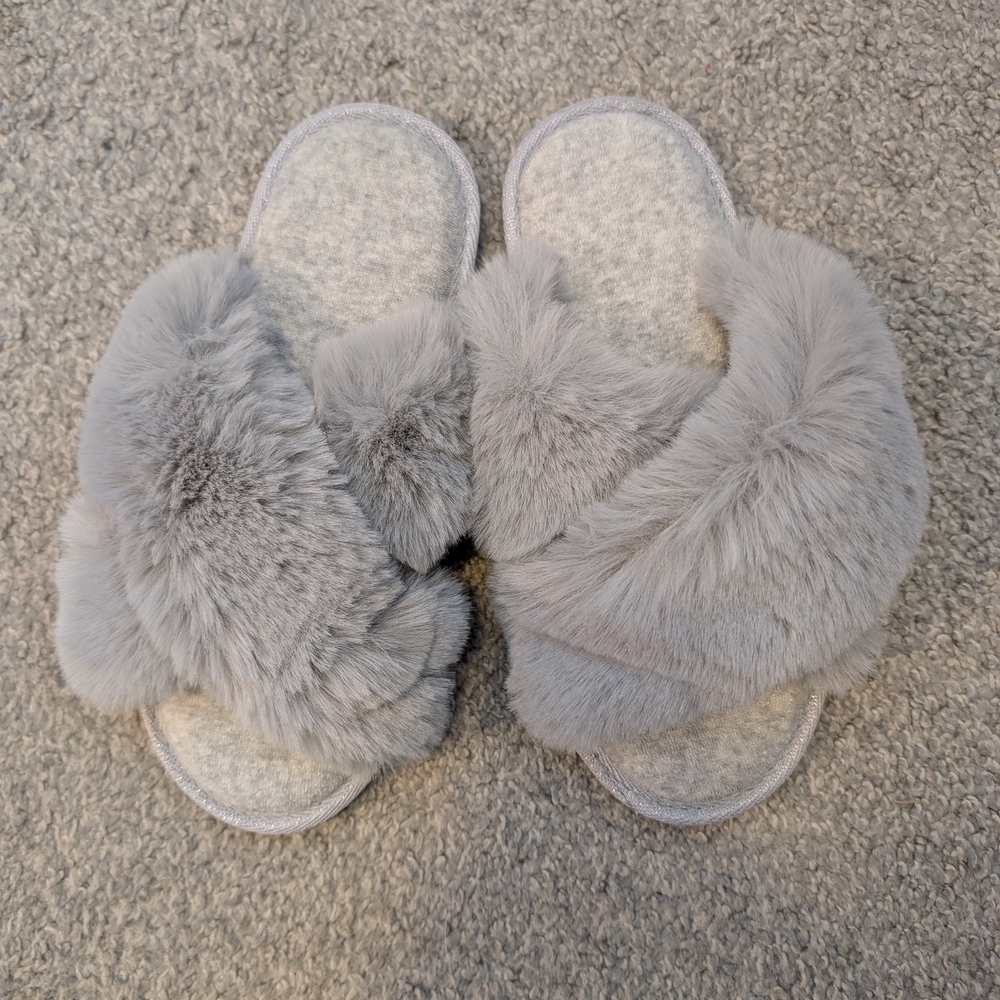 Cozy Gray Faux Fur Women's Slippers - Picture 1 of 7